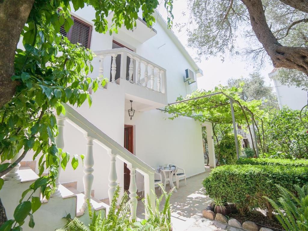 Rooms Garden Petrovac Rum bild